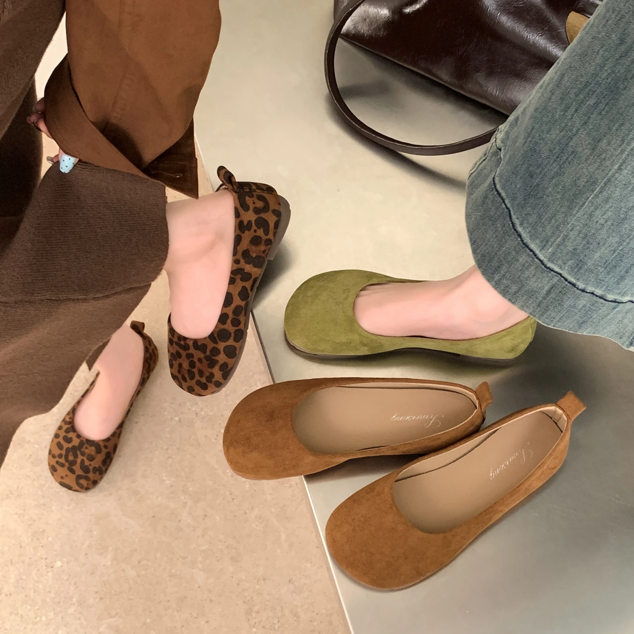 Damen-Ballerinas aus Wildleder mit runder Zehenpartie, Slip-On, weiche, lässige flache Schuhe – Detail 3