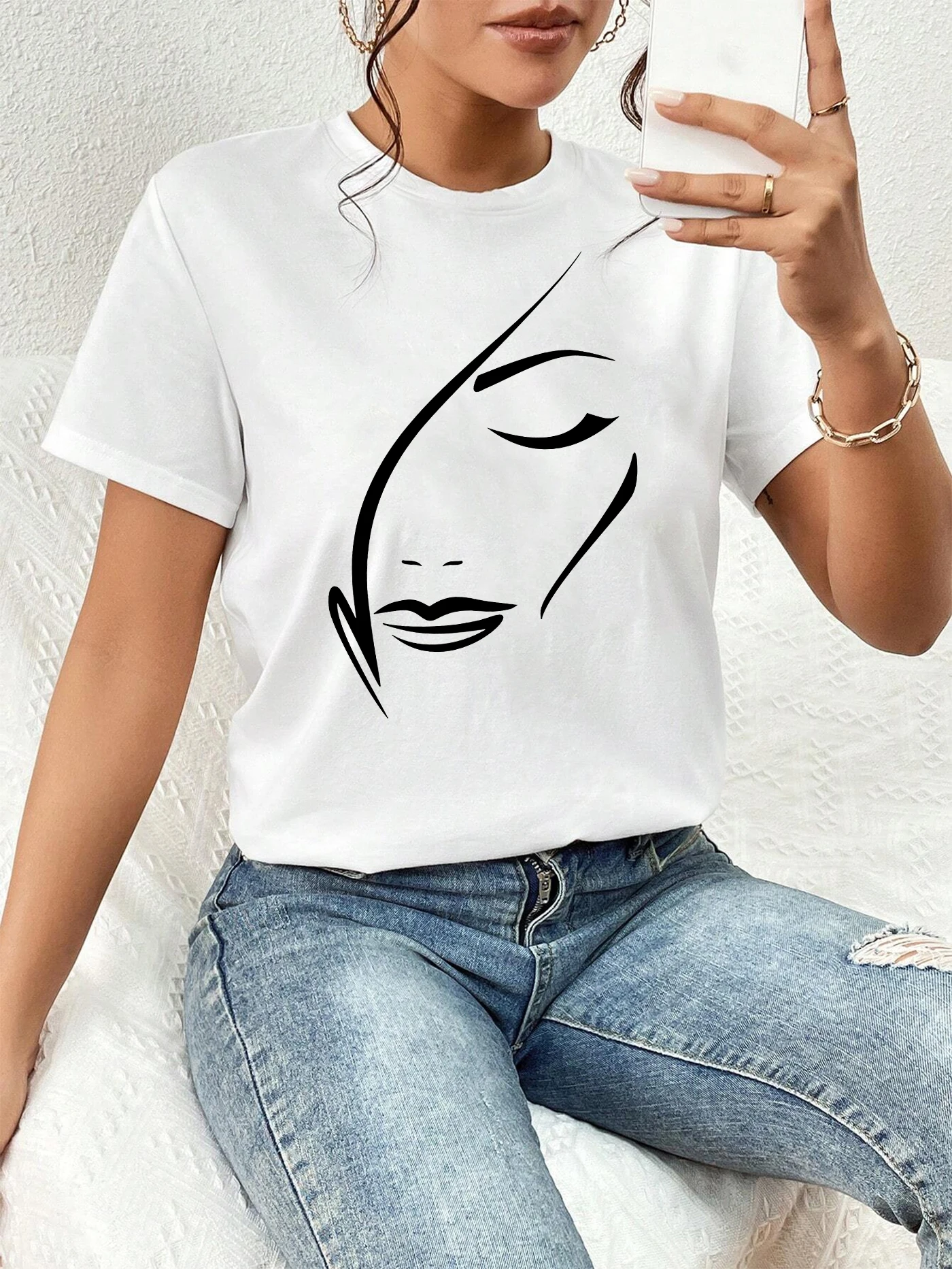 

Portraits print t-shirt, short sleeve crew neck casual top for summer & spring, women's clothing