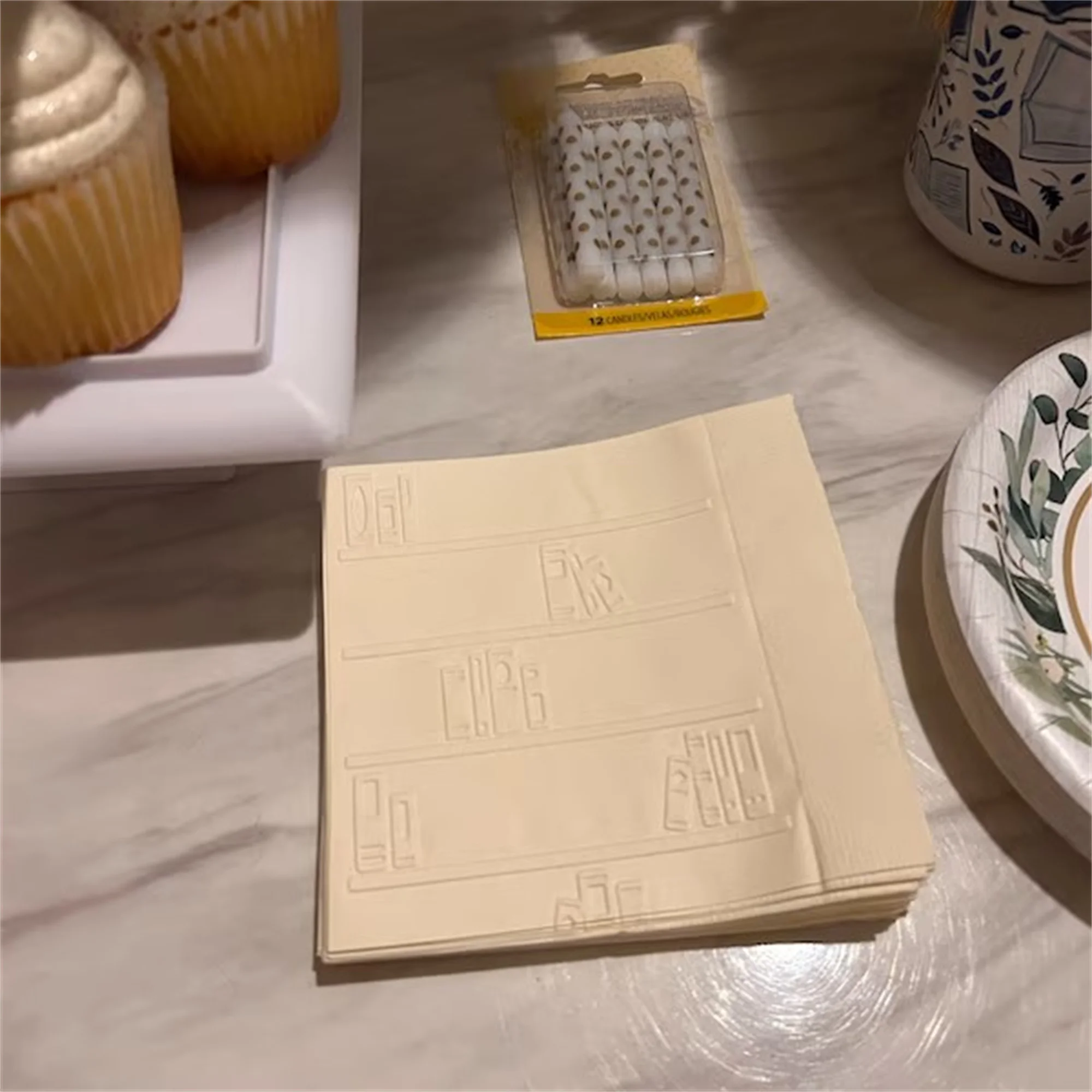 منديل الكتب ~ منديل ورقي منقوش ~ المدرسة ~ الحيوانات الأليفة للمعلم ~ القراءة ~ المكتبة ~ المعلم ~ دودة الكتب ~ التقاعد ~ المشروبات ~