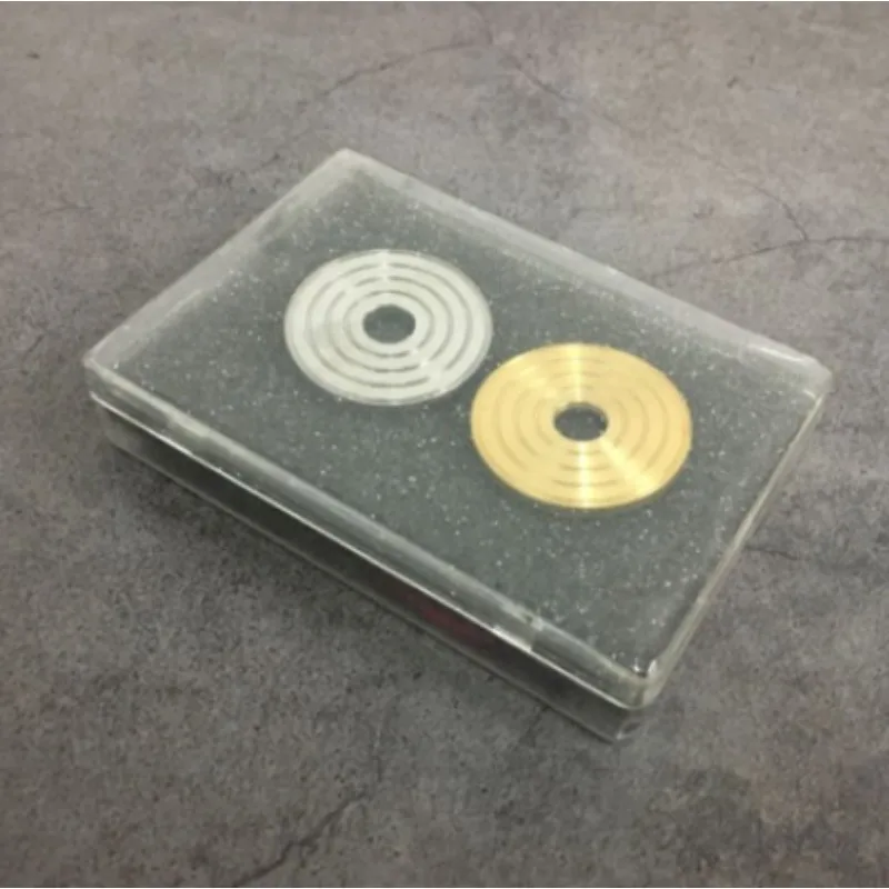 خدعة سحرية لعملات التحول - عملات فضية ونحاسية مجوفة تتبدل الأيدي عن قرب الوهم الساحر الدعامة متعددة التأثير للتحايل #1