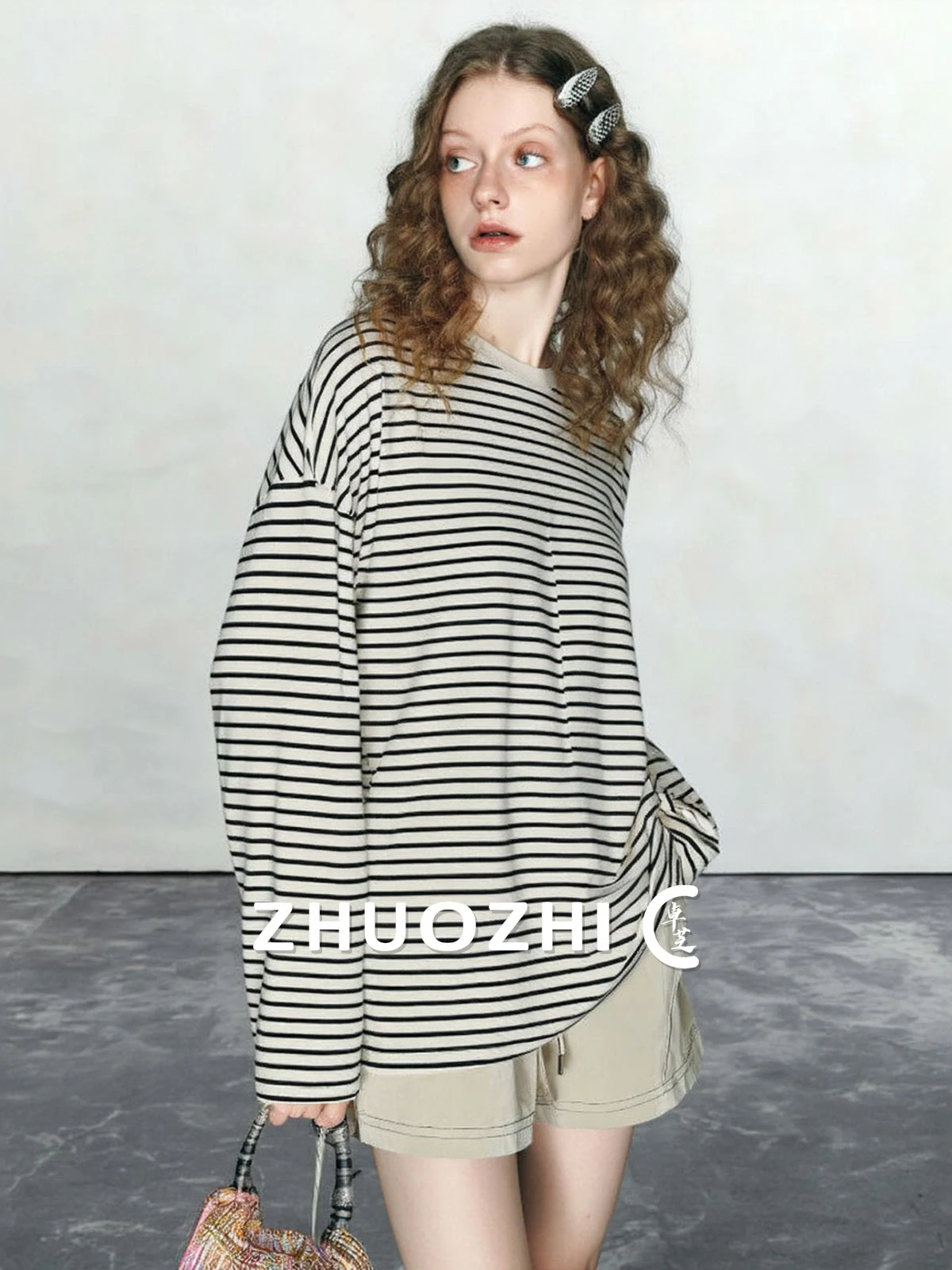 

Женский модный топ ZhuoZhi Весна 2026: повседневная футболка с длинным рукавом, круглым вырезом, в полоску, с боковыми разрезами, облегающая
