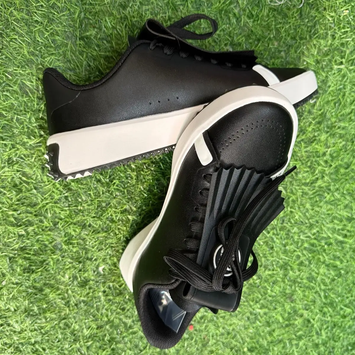 

New Golf Shoes for Women - Versatile, Lightweight, Waterproof Golf Course Shoes / Casual Shoes