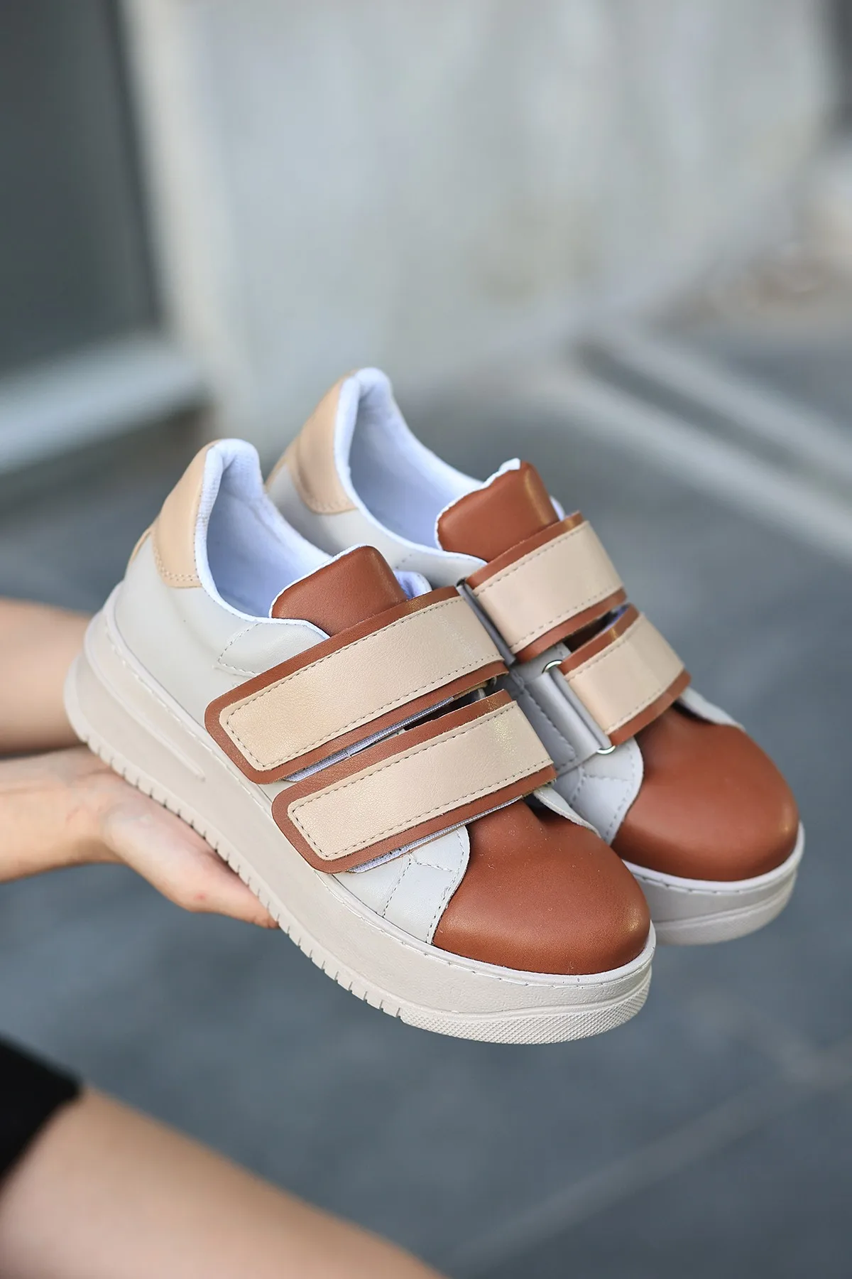 

Marx White Skin Tan Detailed Sneakers