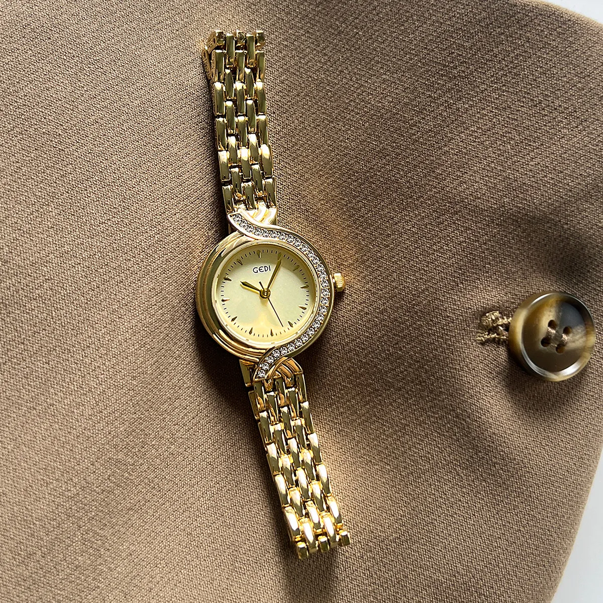 New Women'S Watch, Light Luxury Style Quartz Watch, Simple And Compact, Unique Design, Versatile Watch And Bracelet Combination.