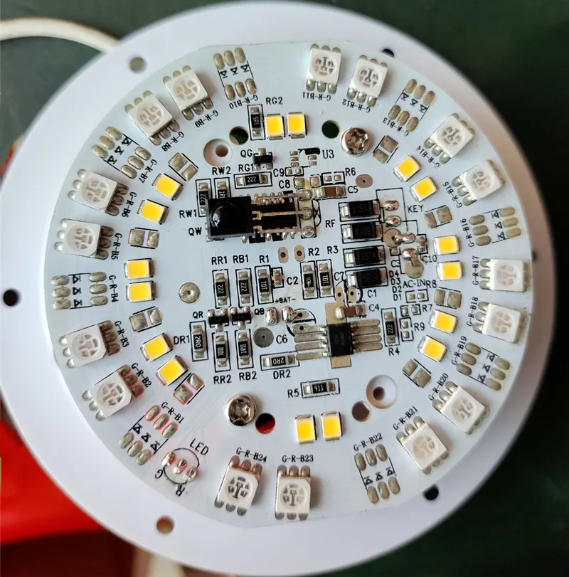 Luce di Base ricaricabile telecomandata modulo Led potenziatore dell'umore per mobili sotto il tavolo lampada ambientale dell'umore della luce notturna 32smd-rgbw