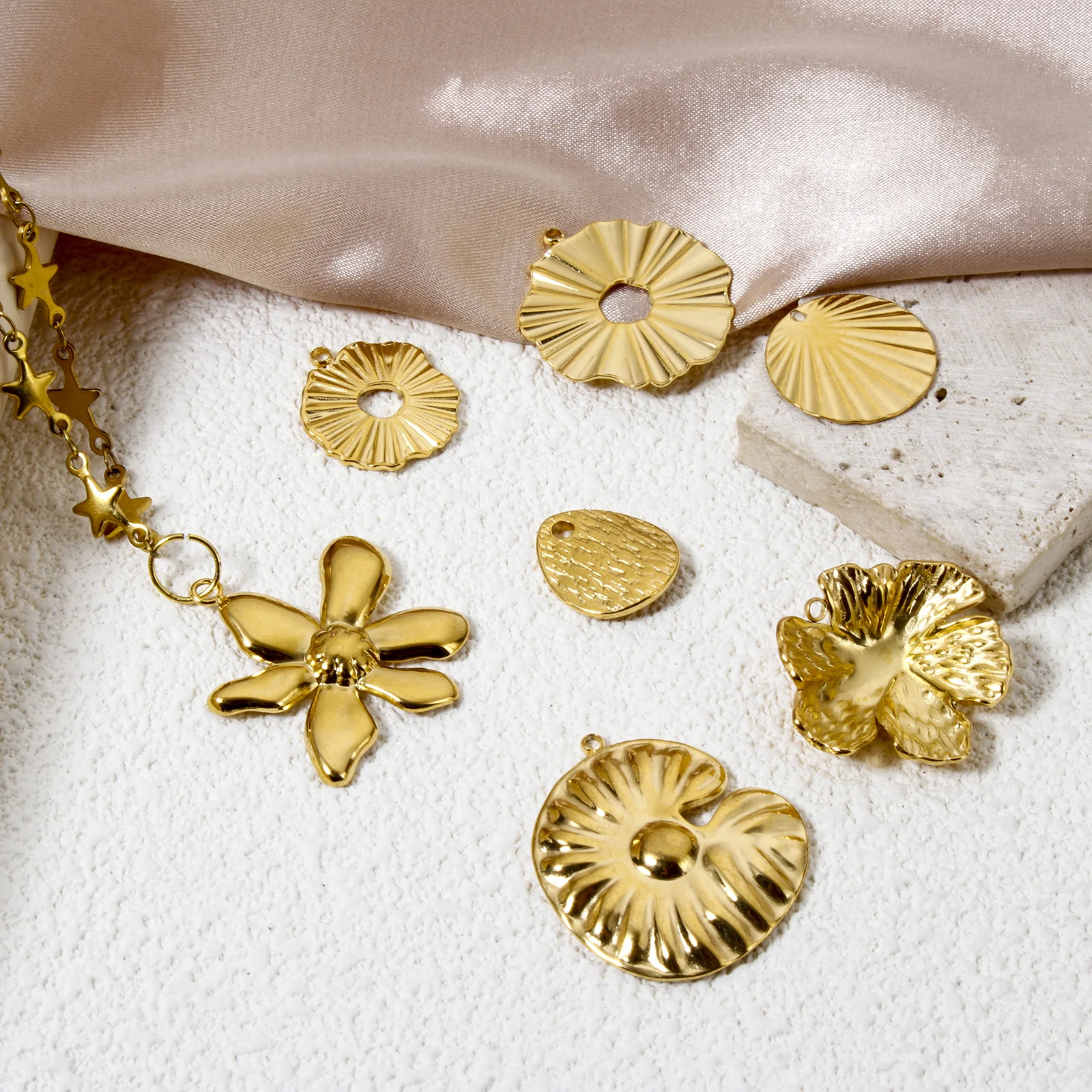 2 قطعة موضة هندسية 304 دلايات من الفولاذ المقاوم للصدأ لصنع المجوهرات 18K مطلية بالذهب الحقيقي زهرة قلادة قلادة Findings بها بنفسك النتائج