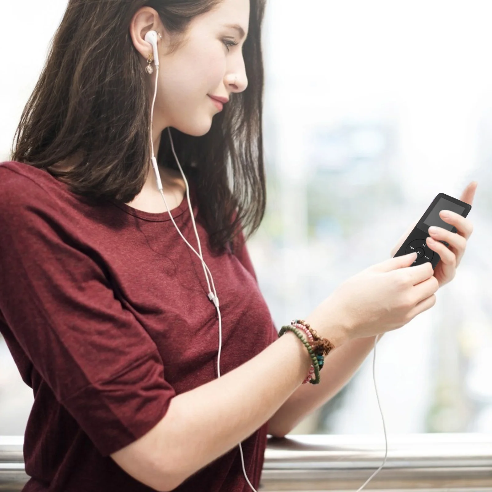 

Mini MP3 Player 1.8 Inch LCD Matte ABS Material Lossless Portable Speaker Device