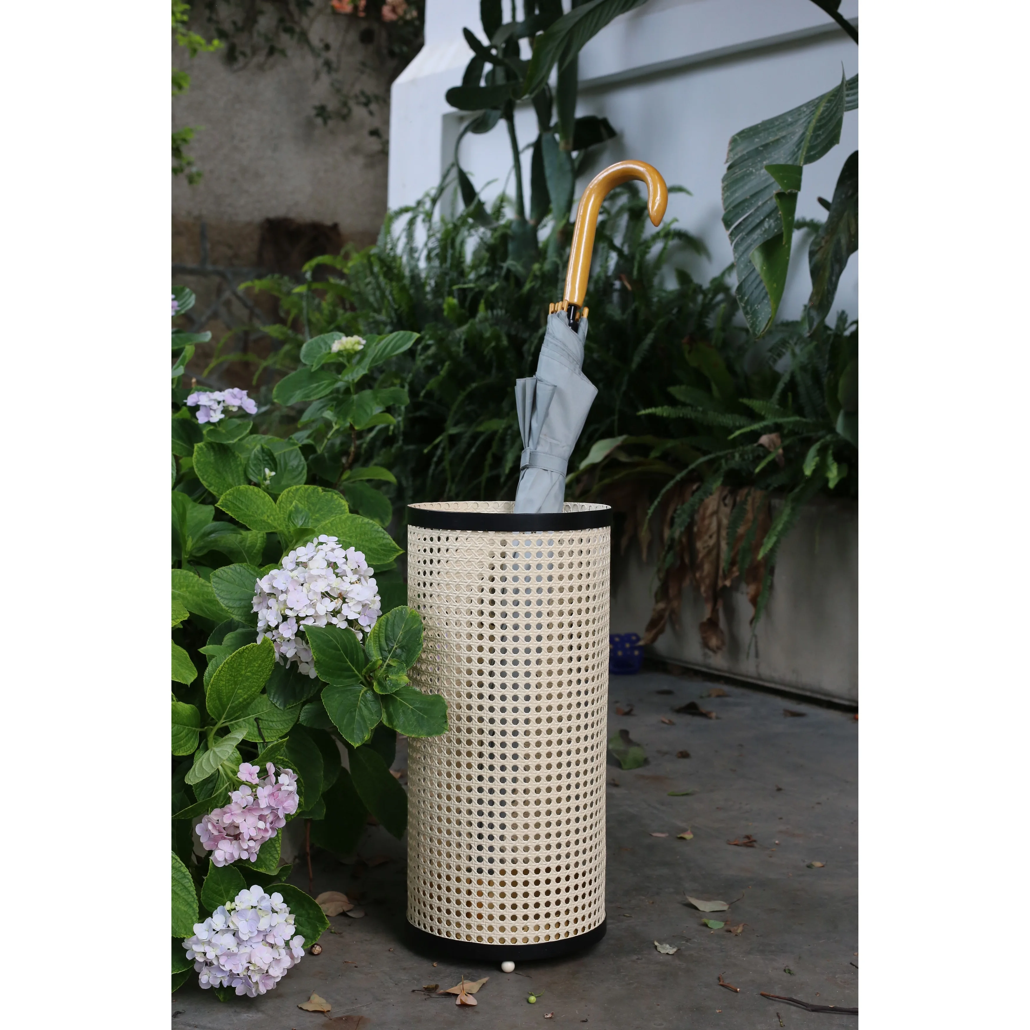 

Чрезвычайно простой дизайн хи-домика, скандинавская гостиная, металлическая рама для зонта из японской имитации ротанга, бар-зонтик