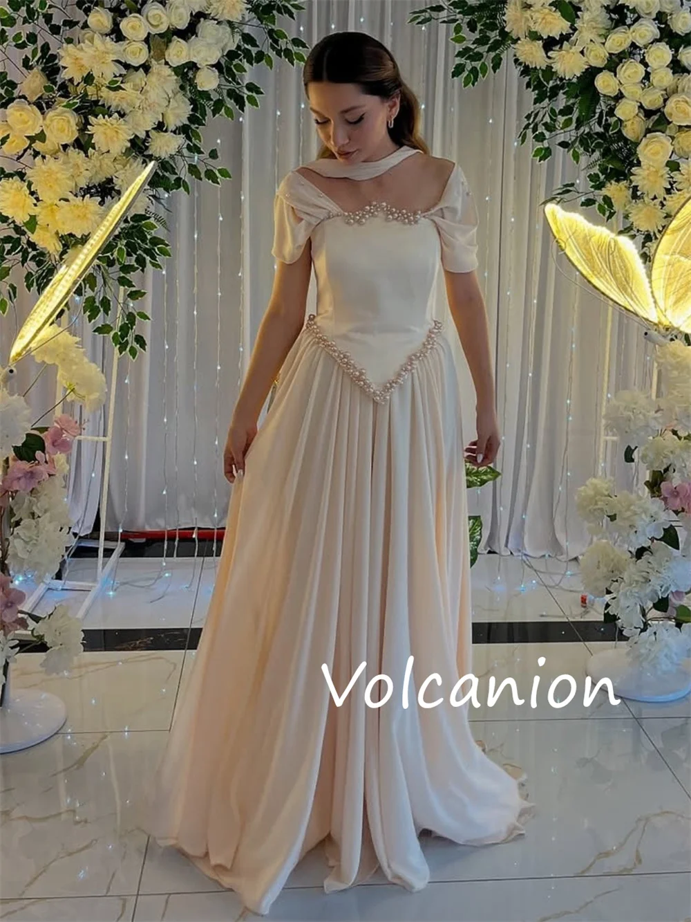 فساتين طويلة مخصصة عالية الجودة بطيات شارميوز لؤلؤية على شكل حرف a مكشوفة الكتف مناسبة مخصصة للسهرات رائعة