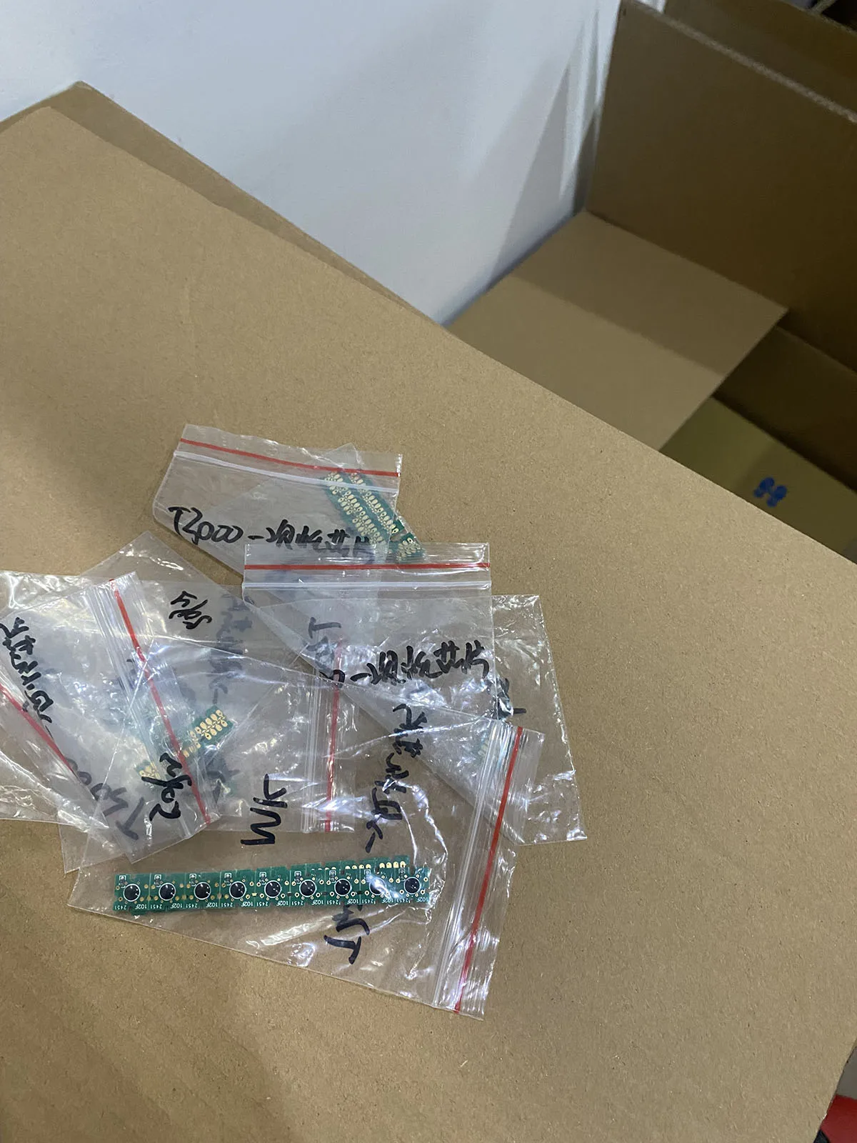 

T6941-T6945 Cartridge Chip For Epson SureColor T3000 T5000 T7000 T3070 T5070 T7070 T3200 T5200 T7200 T3270 T5270 T7270 Printer