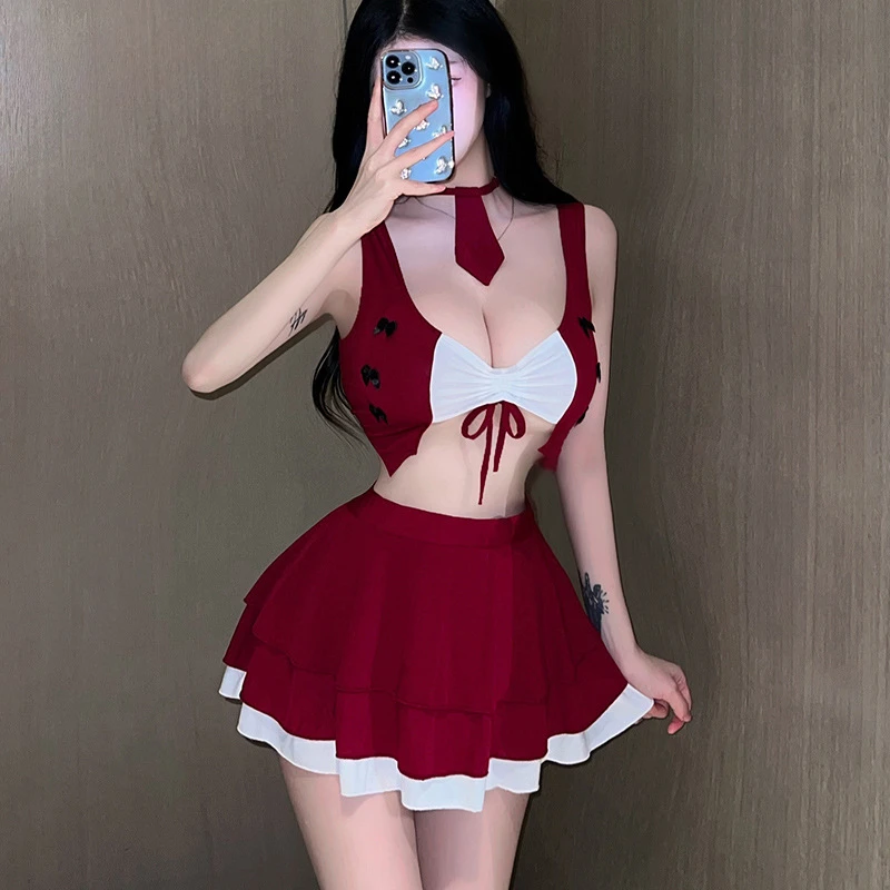 制服風クロップドセット — ギャザー胸元とフレアミニ