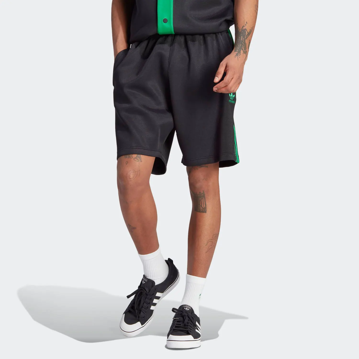 

Adidas genuine Three Stripes Men's Loose Breathable Sporty Casual Shorts II5781