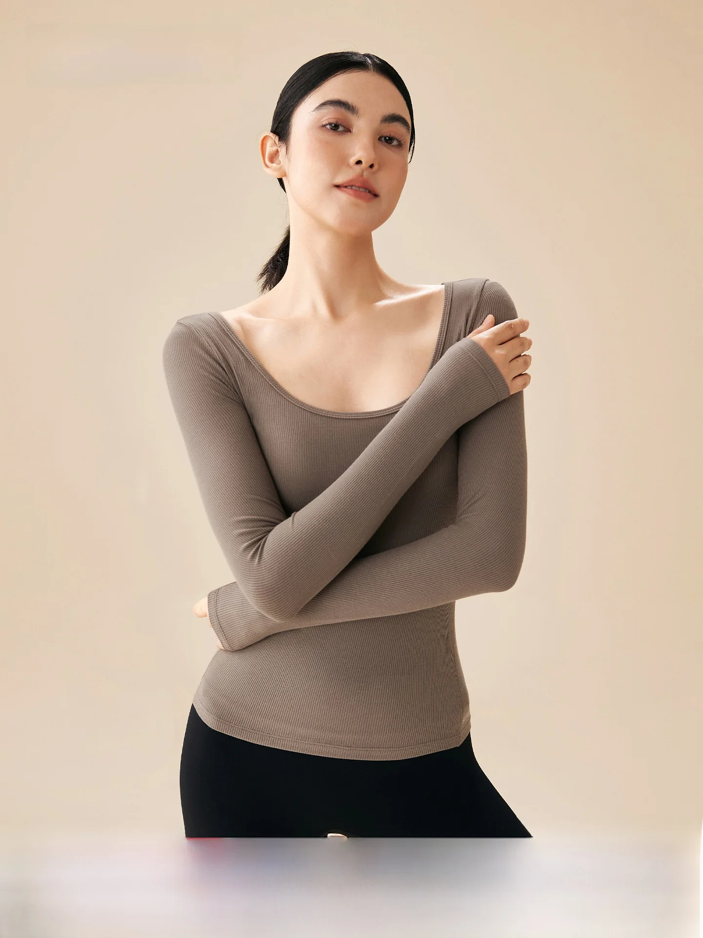 long-sve-yoga-sports-women's-clothing-pilates-training-fitn-outfit-running-base-layer-irt-squeeze-model-running-outdoors