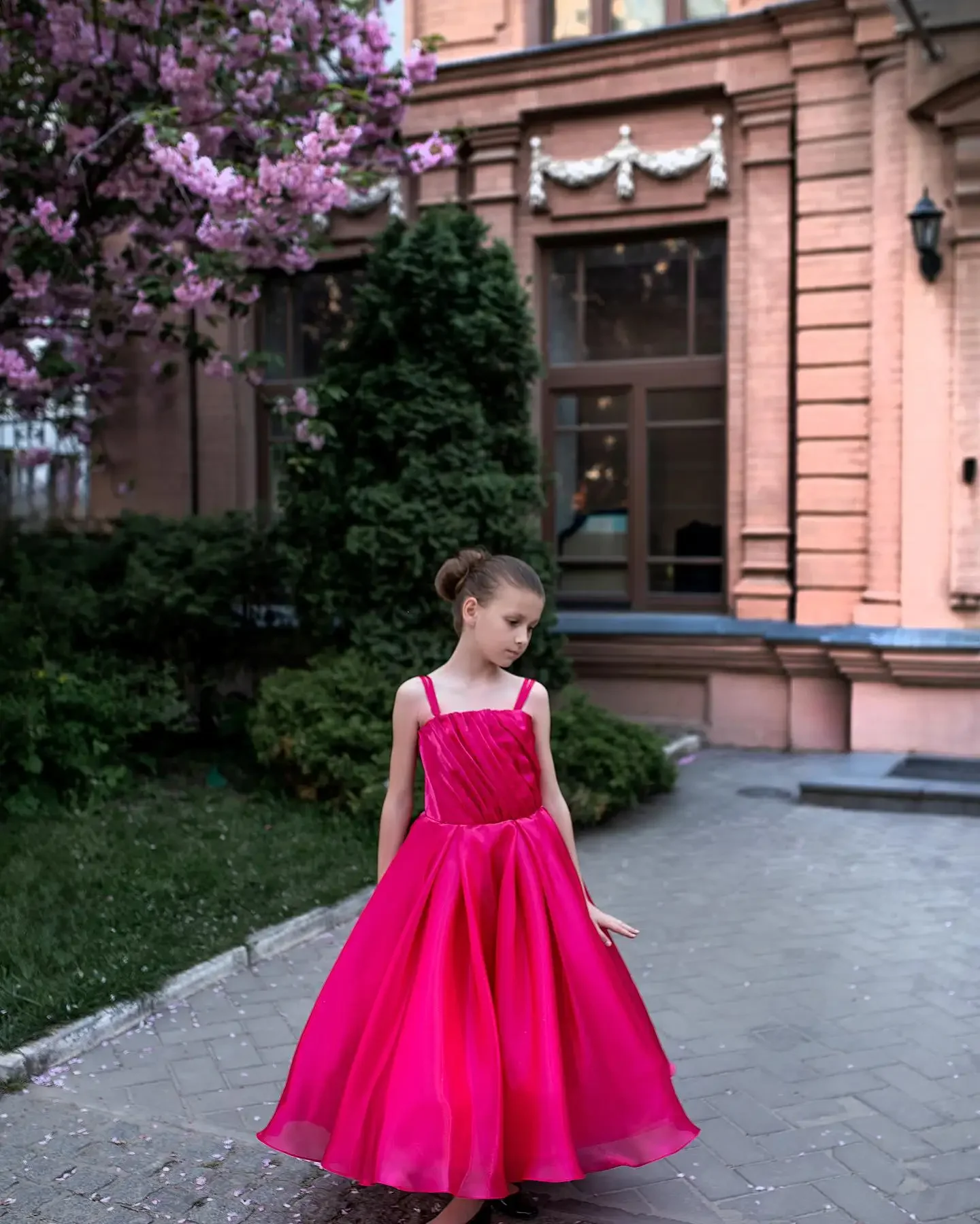 السباغيتي حزام الفتيات فستان المسابقة طول الأرض الفتيات الرقص فساتين حفلة موسيقية الأورجانزا الساخن الوردي زهرة فتاة فستان لحفل الزفاف