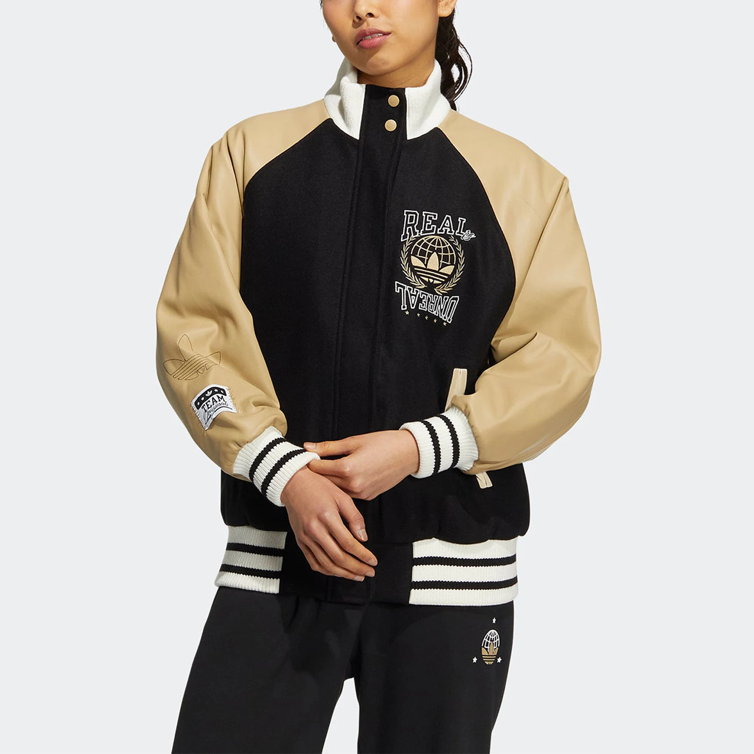 

Женская стеганая куртка-бомбер Adidas Originals Trefoil Logo HS9513