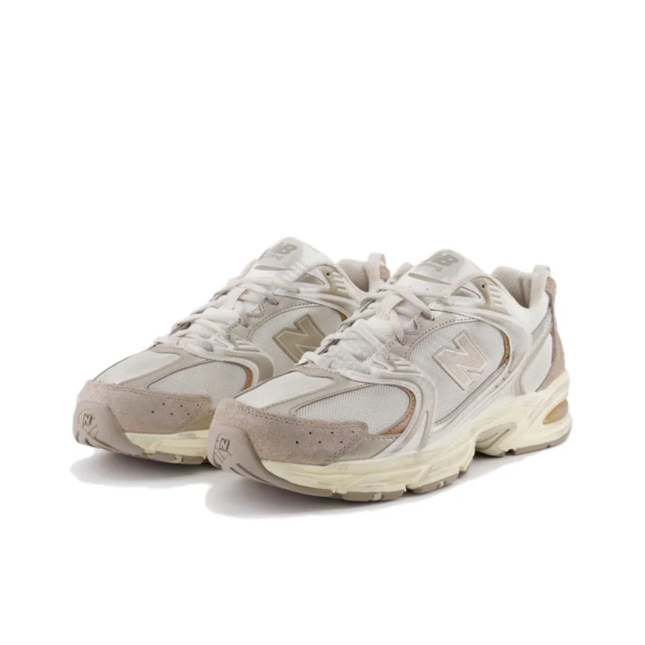 New Balance NB 530 - حذاء مريح، متعدد الاستخدامات، متين، متوسط القطع، للأب، لون أبيض ورمادي.