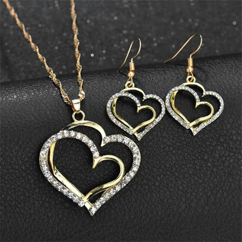 Set da 3 pezzi Set di gioielli a forma di cuore di orecchini Collana con ciondolo per donna Set di gioielli a doppio cuore con strass di moda squisita