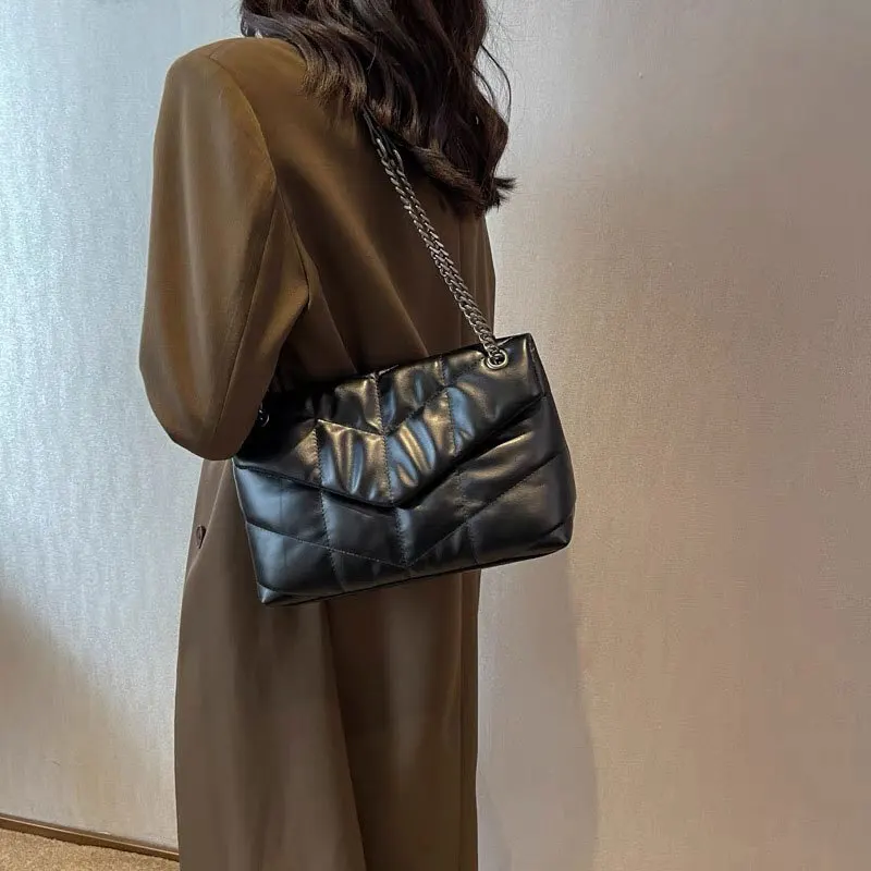 

2024 new Advanced high-quality Cloud ladies handbag shoulder bag Autumn Winter Versatile, Popular, Chain Shoulder Underarm bag