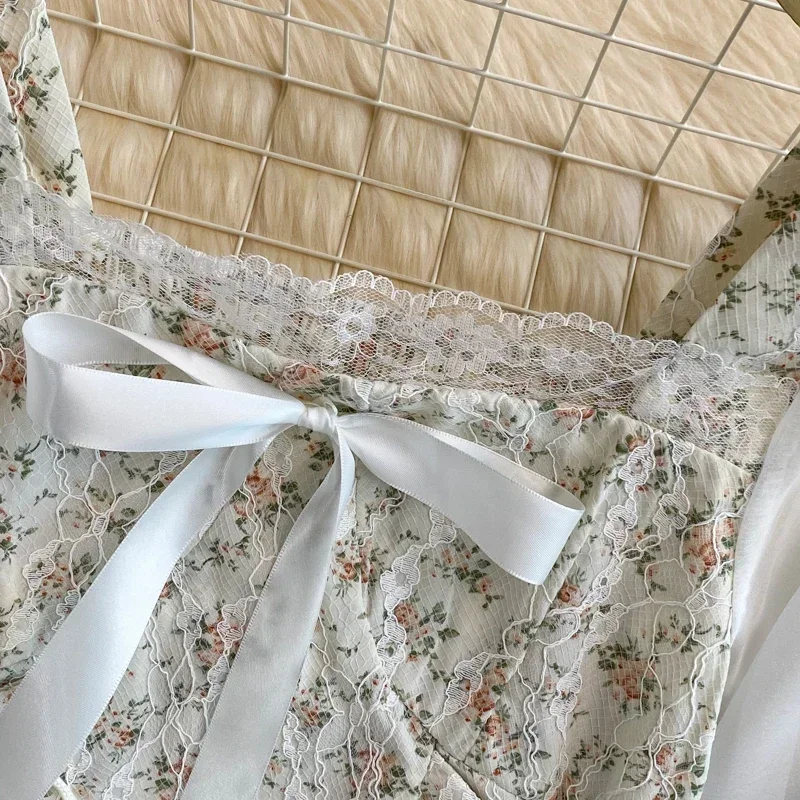 Blusas de retazos de malla con estampado Floral para mujer, camisas Vintage de vendaje, Tops góticos de encaje de cintura delgada, moda Ins, Otoño, nuevo, 2024