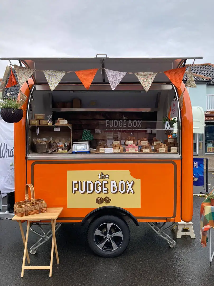 KN 220 شواء الغذاء شاحنة عربة البيتزا برغر الآيس كريم القهوة مخصص الغذاء شاحنة فان تصنيع للبيع في الولايات المتحدة الأمريكية تركيا الغذاء مقطورة