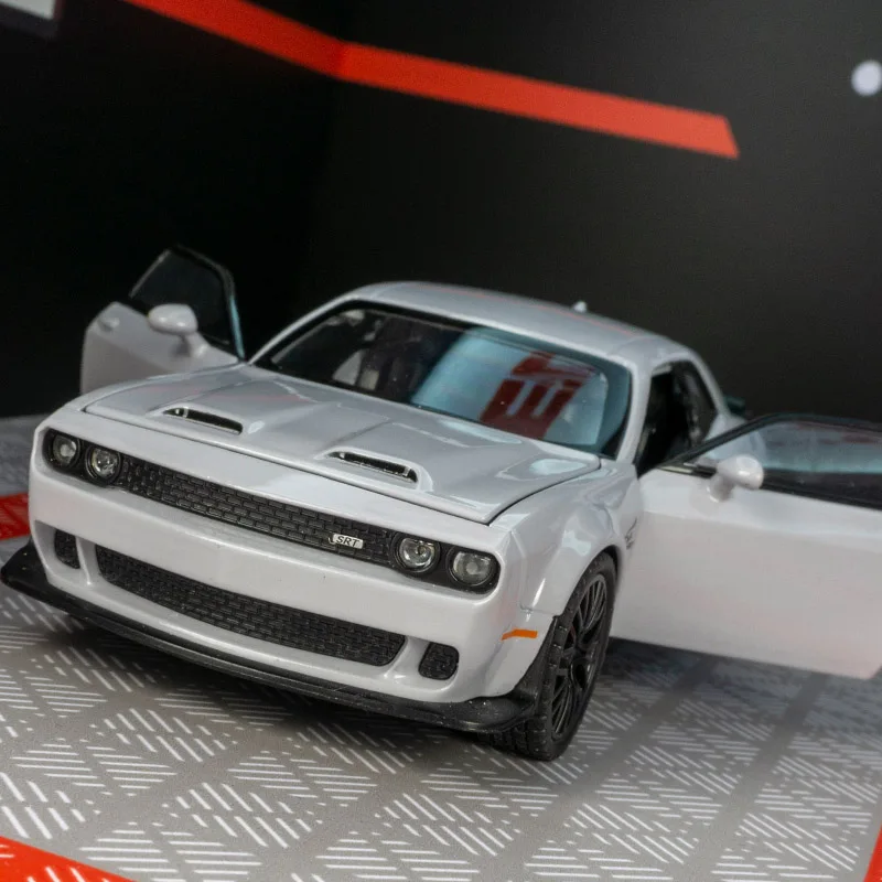 1:32 Dodge Hellcat liga modelo de carro ornamento, portas e capô do motor, porta-malas pode ser aberto, carro de brinquedo para meninos
