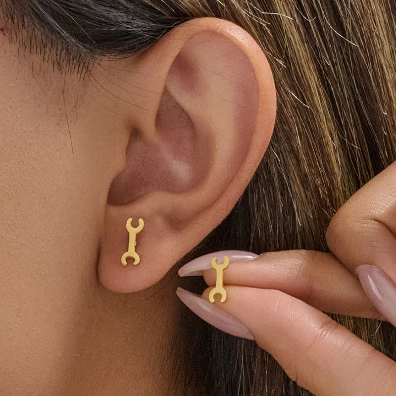 Punk Hip Hop Stainless Steel Screw Wrench Stud Earrings for Cool Girls Simple Spanner Earings Daily Wear Jewelry Unique Gifts