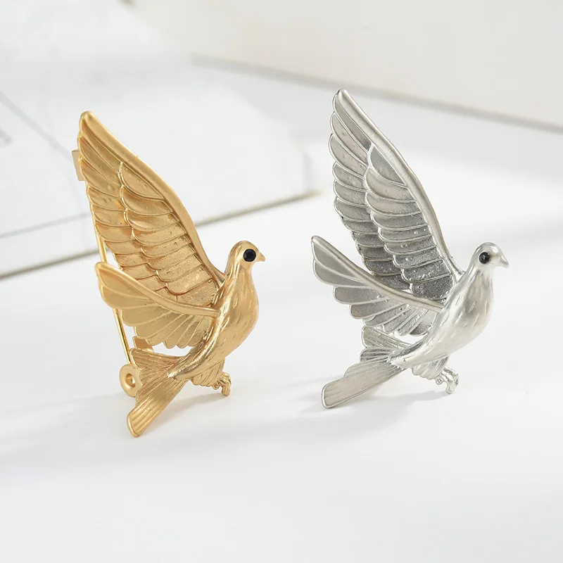 Metal Brooches Peace Dove Pins For Women Fashion Girls Corsage Christmas Brooch Gifts Simple Banquet Dress Accessories Jewelry