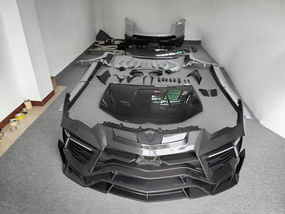 جديد لامبورغيني URUS M نمط الجيل الثالث طقم الجسم من ألياف الكربون الجافة مع المصد الأمامي الناشر الخلفي التنانير الجانبية واقي الطين