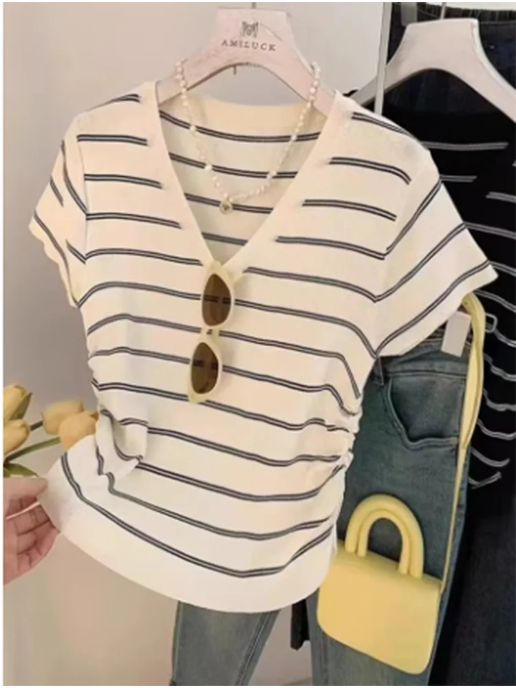 Lässiges, kurzärmliges, gestreiftes, bedrucktes Damen-T-Shirt mit V-Ausschnitt, vielseitiges, elegantes Sommer-Top für den Alltag im Büro