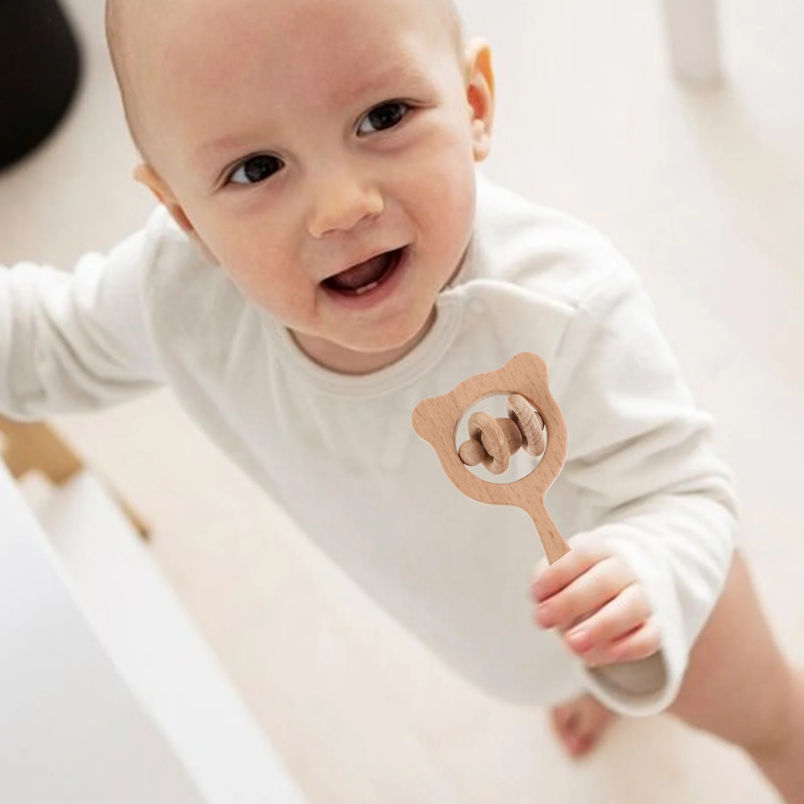 Chocalho seguro feito de madeira maciça suave em gengivas com som suave, ideal para palco de dentição, presente de sino de mão para recém-nascidos
