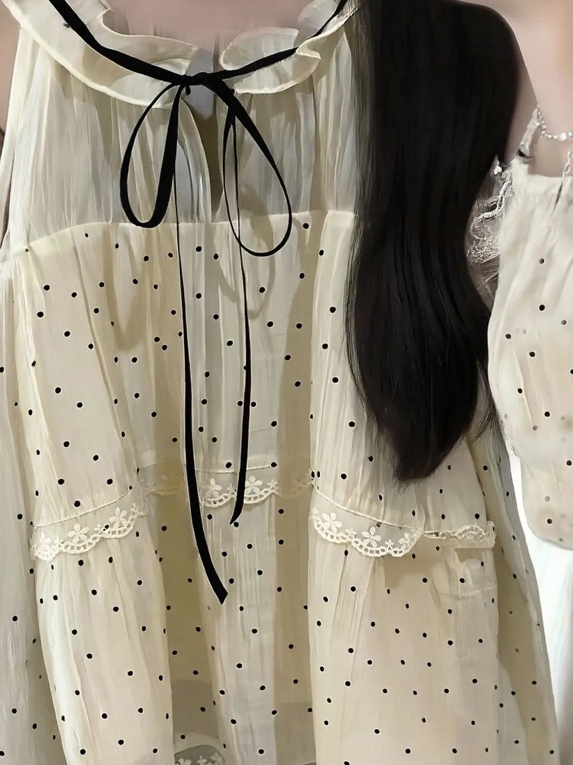 

Chic Polka Dot Shoulder Bared Shirt Women's Elegant Slimming Top Summer Gentle Doll Shirt Early Spring Nai 2026 Spring