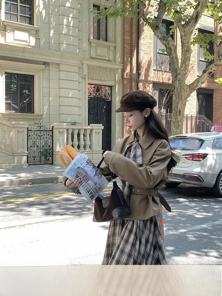 

Лондонский среда, модный свободный кожаный джет с ремнем, зубчатым воротником, новинка осени 2023, молодежное полиэфирное волокно