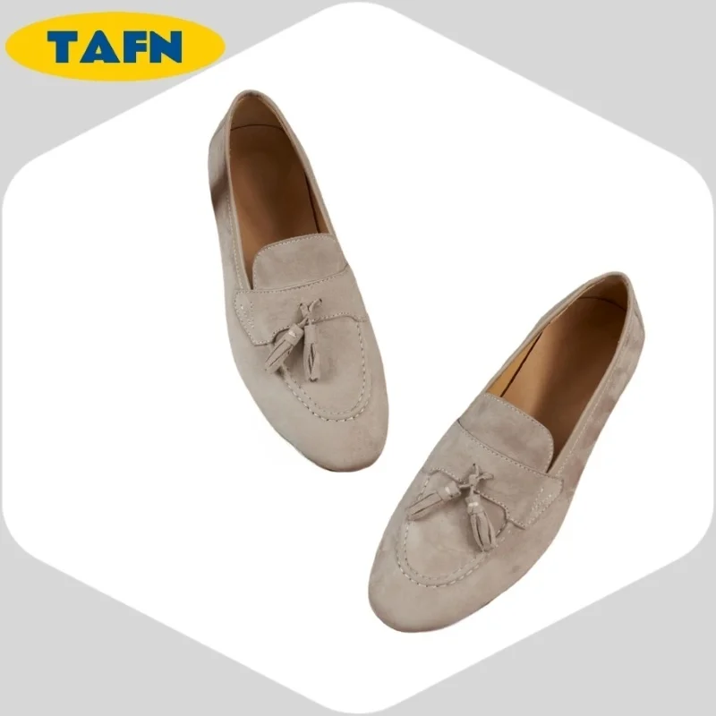 

Beautiful All-Match Simple and Comfortable Loafers with Classic Loafer Style Men Slip-On Loafers with Stylish Look AE2027