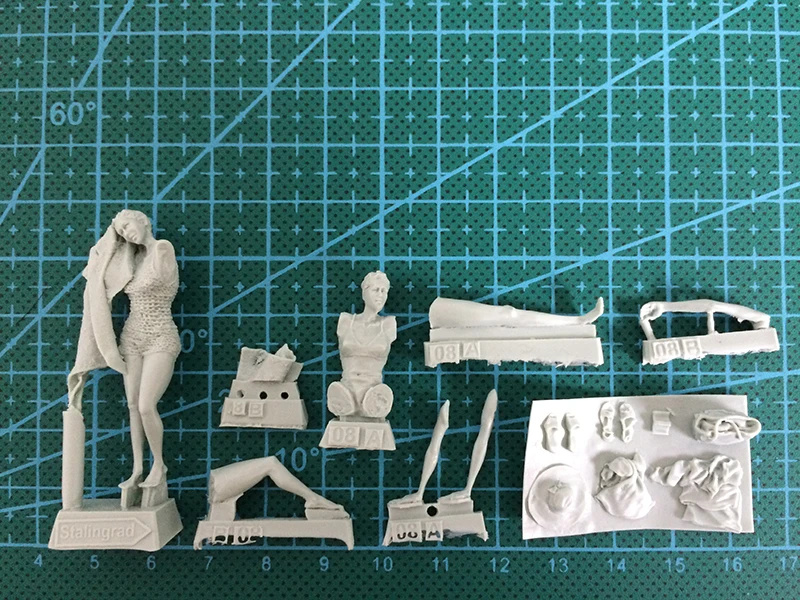 1:35 Scale Die-casting Resin Assembly Model Modern Summer Beach Beauty Model Needs To Be Colored By Hand, Free Shipping