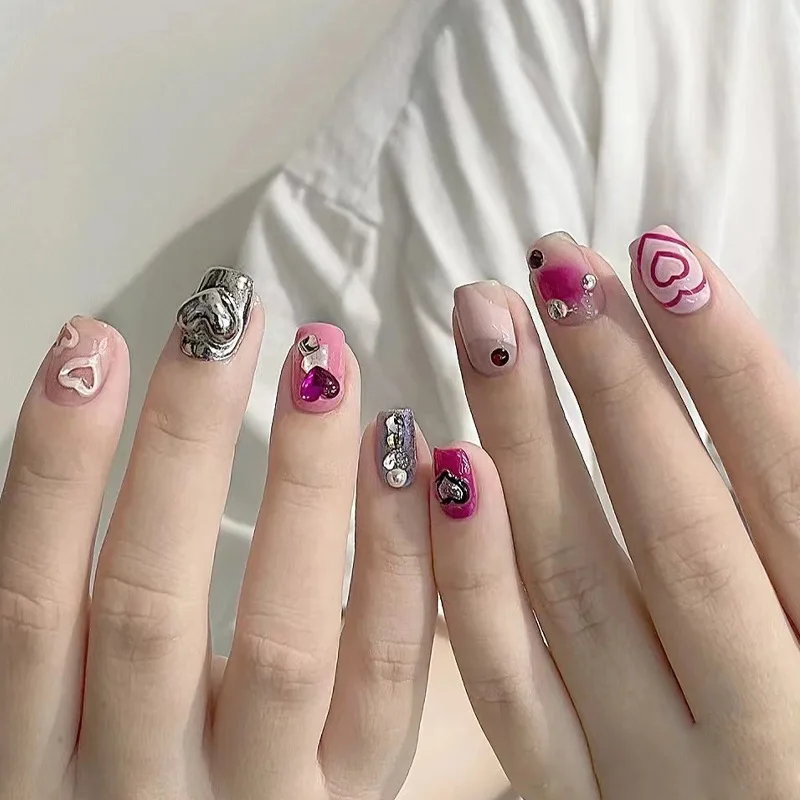 เล็บปลอมสีชมพูทรงสี่เหลี่ยมสั้น 24 ชิ้น ลายหัวใจและดาวประดับเพชร สไตล์สาวฮอต แบบกดติด พร้อมใช้งาน