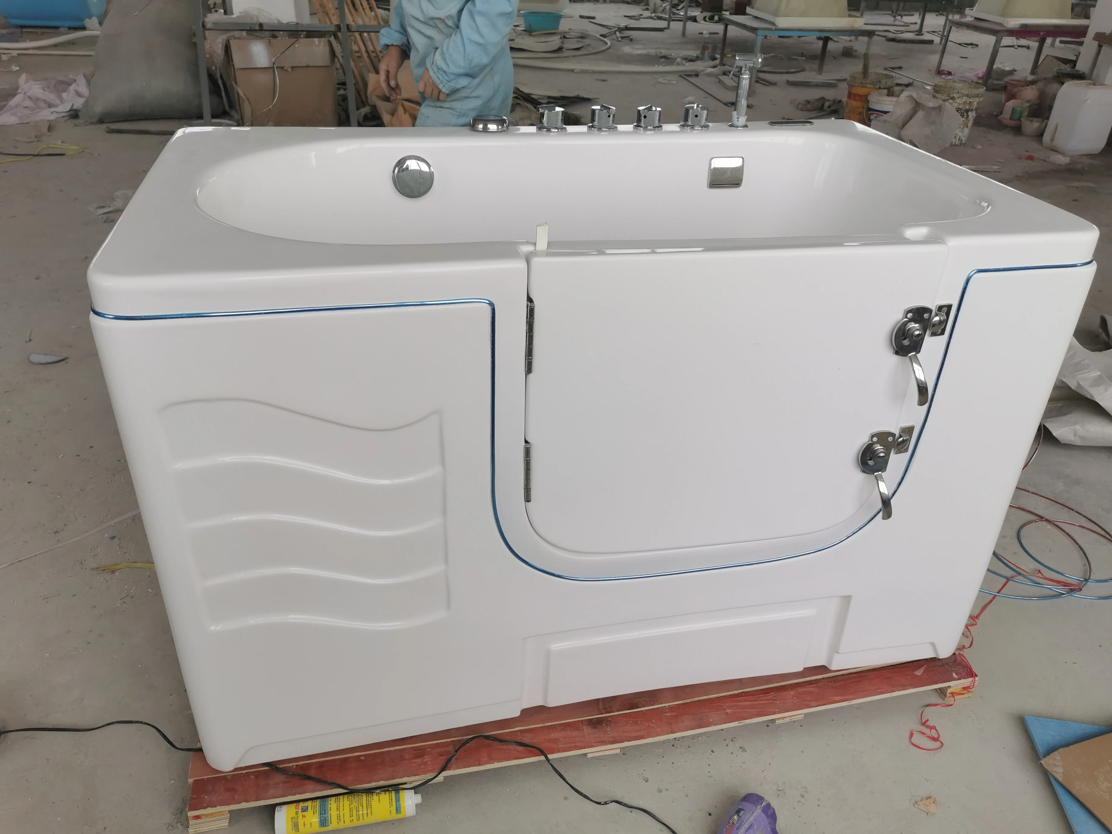 

Modern Freestanding Dog Wash Station Rectangle-shaped Bathtub Hairdresser Shower Machine for Dogs for Apartments