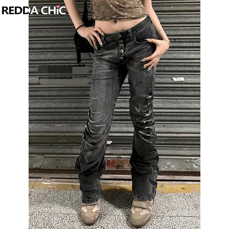 

ReddaChic черные джинсы с гофрировкой для женщин, уличные винтажные потертые брюки на пуговицах с низкой посадкой и усами, брюки-ботинки Harajuku Y2k