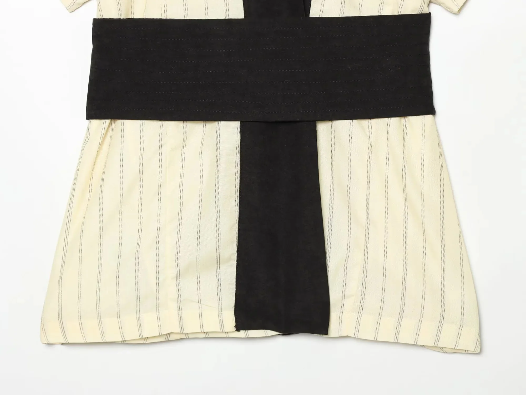 KONDALA Damen Eleganter Freizeitanzug Gestreifter Kontrastfarbener Kurzarm-Oberteil, Lange Hose 2026 Sommer Trendiges Urlaubs-Chic-Set – Detail 7