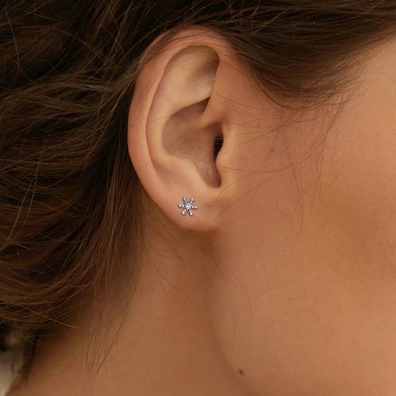 F136 Titan Schneeflocken-Lippenpiercing-Ringe 16G Runder Zirkonia-Labret-Nasenstecker Tragus-Helix-Knorpel-Ohrring Schmuckzubehör – Detail 3