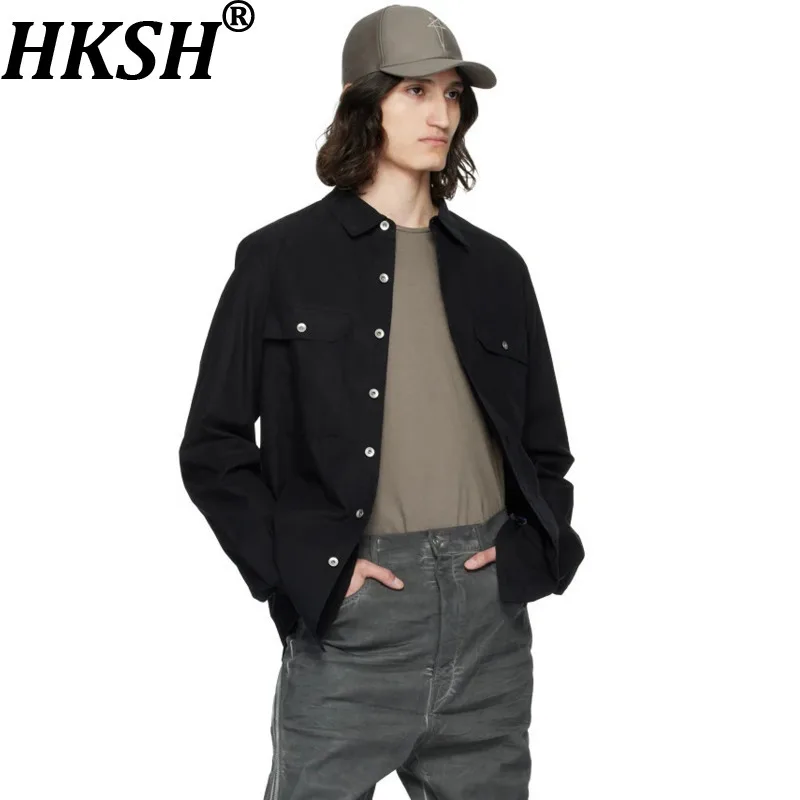 

HKSH Spring Autumn New Men Tide Metal Buckle Safari Style Shirt Long Sleeve Shirts Jacket Pockets Chic Ins Punk Dark Top HK19678