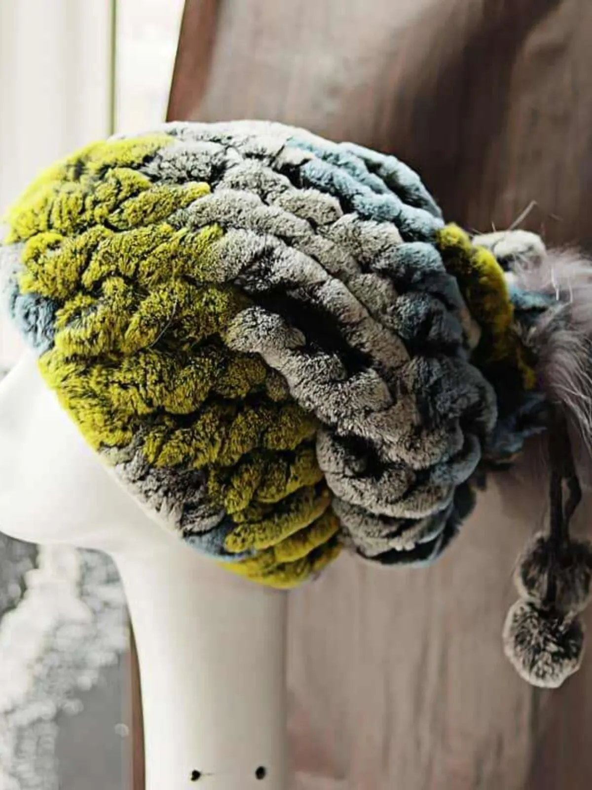 Winterfellmütze für Damen aus echtem Rex-Kaninchenfell mit Schal, gestreift, warme Kopfbedeckung, modische Ananas-Mütze, flauschiges Accessoire – Detail 8
