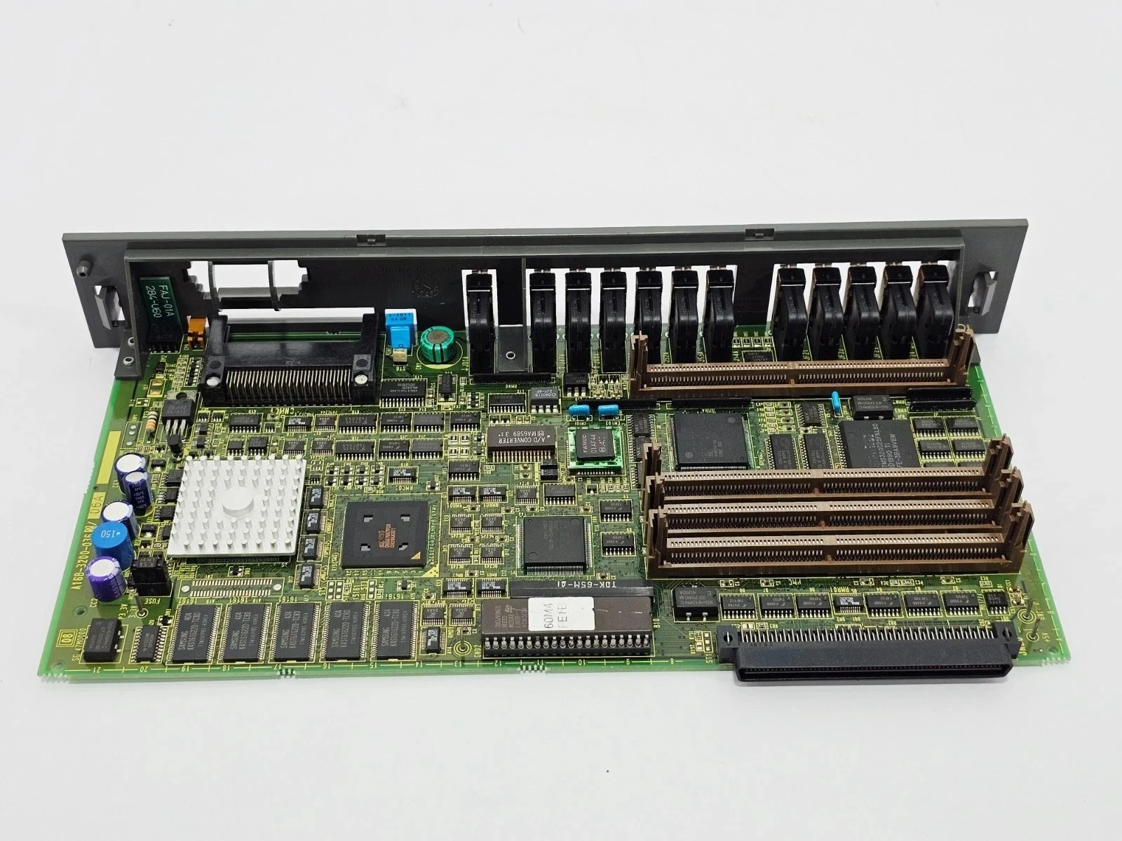 

Б/у плата основного процессора A16B-3200-0362 для FANUC A16B-3200-0362