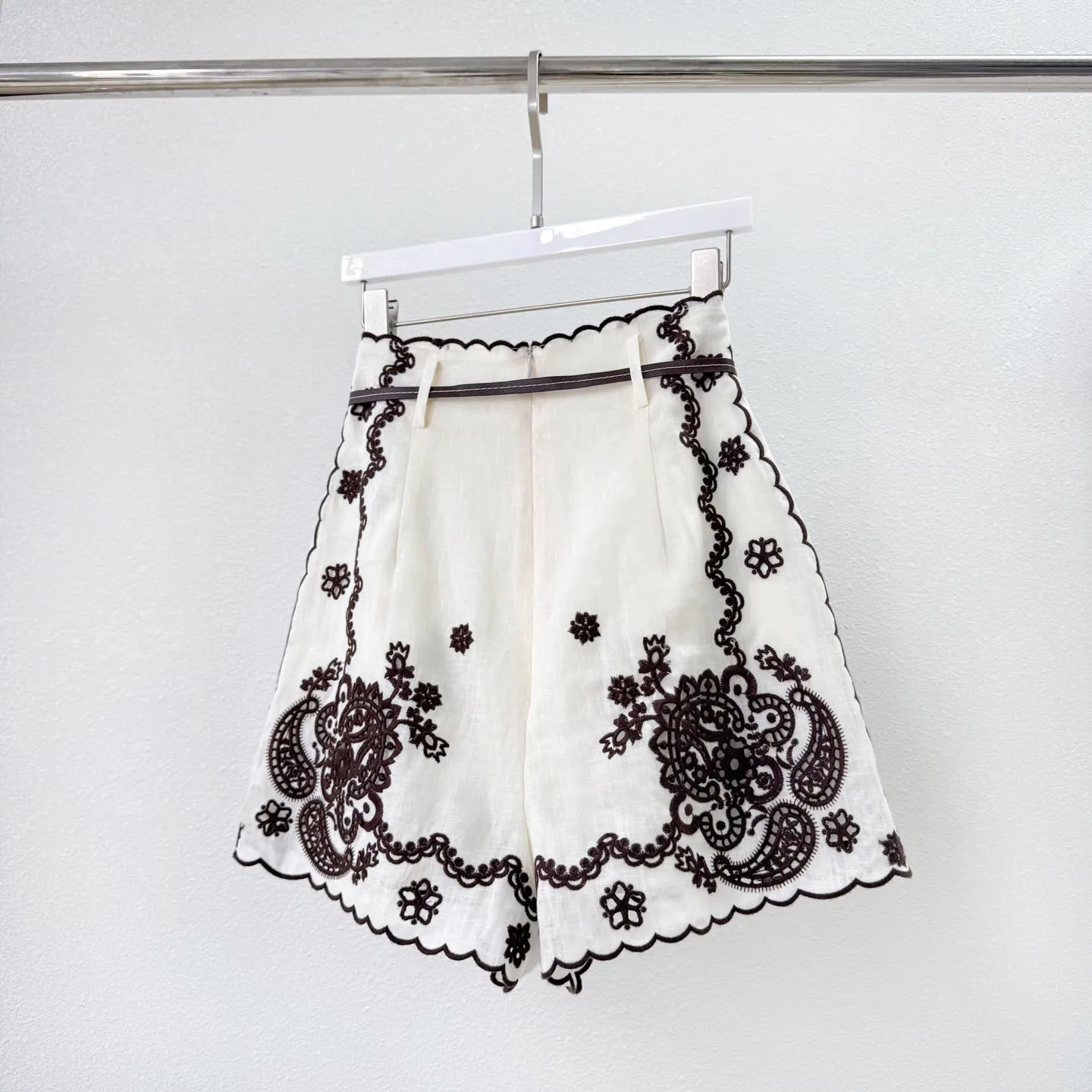 

Летние льняные шорты в богемном стиле с вышивкой пейсли, женская одежда для отдыха, пляжный стиль, свободный крой с высокой талией и поясом