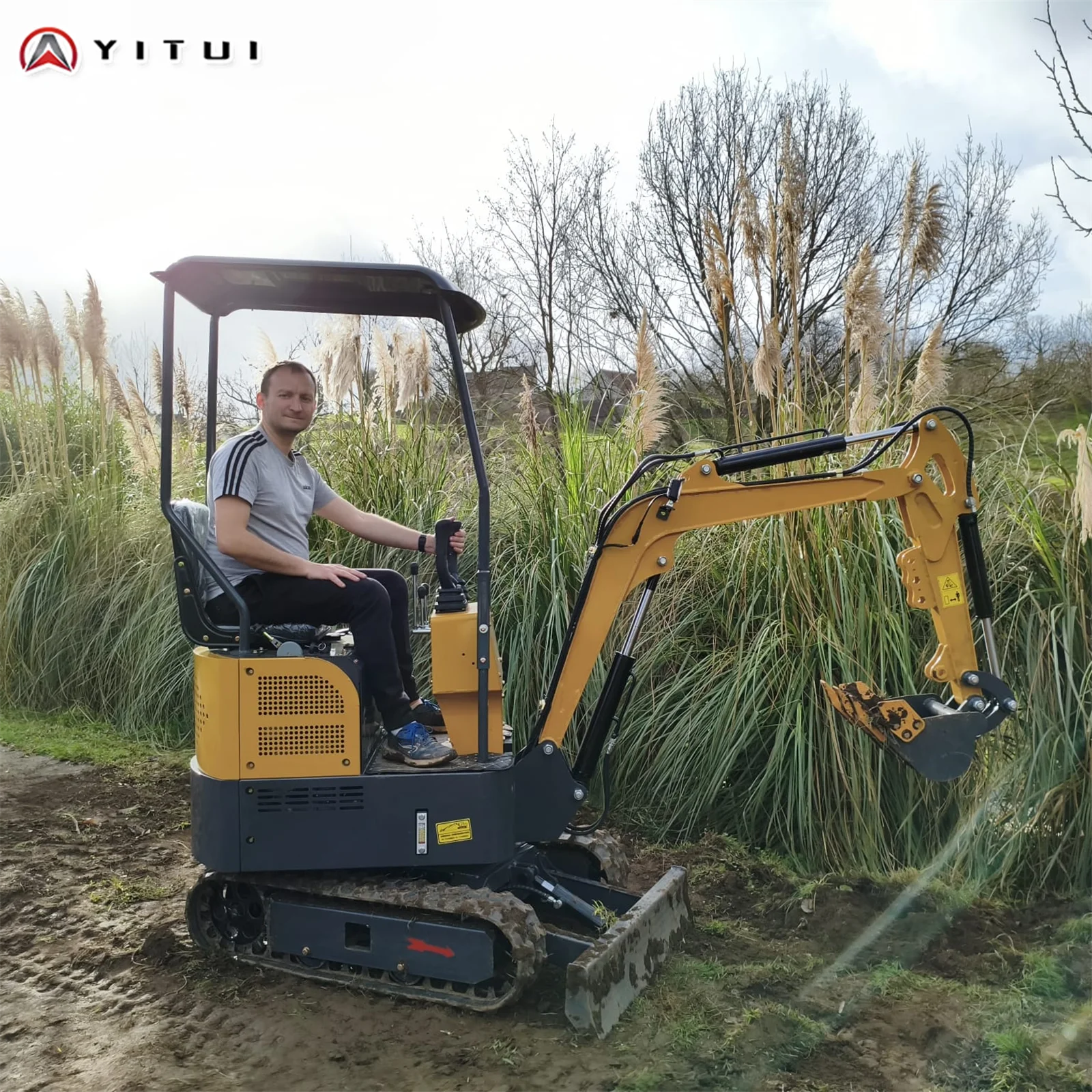 1.8 Tons Of Small Excavator Multiple Scenarios Using Crawler Mini Excavator Factory Delivery High Efficiency Customized