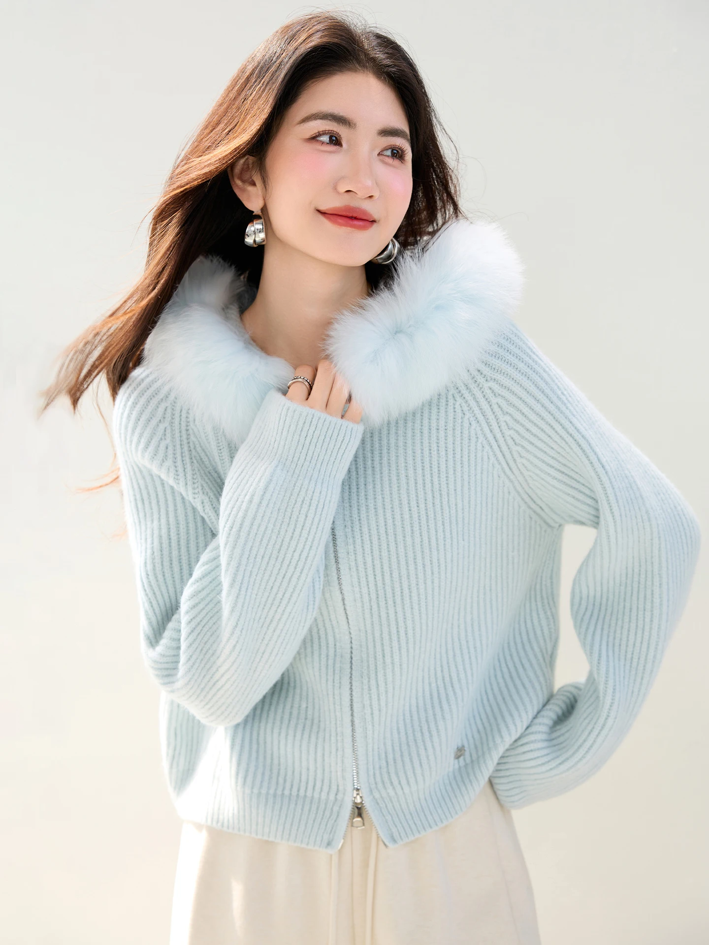 

2025 новый стиль, большой свитер с капюшоном из лисьего меха, пальто для женщин, осень-зима, повседневная мода