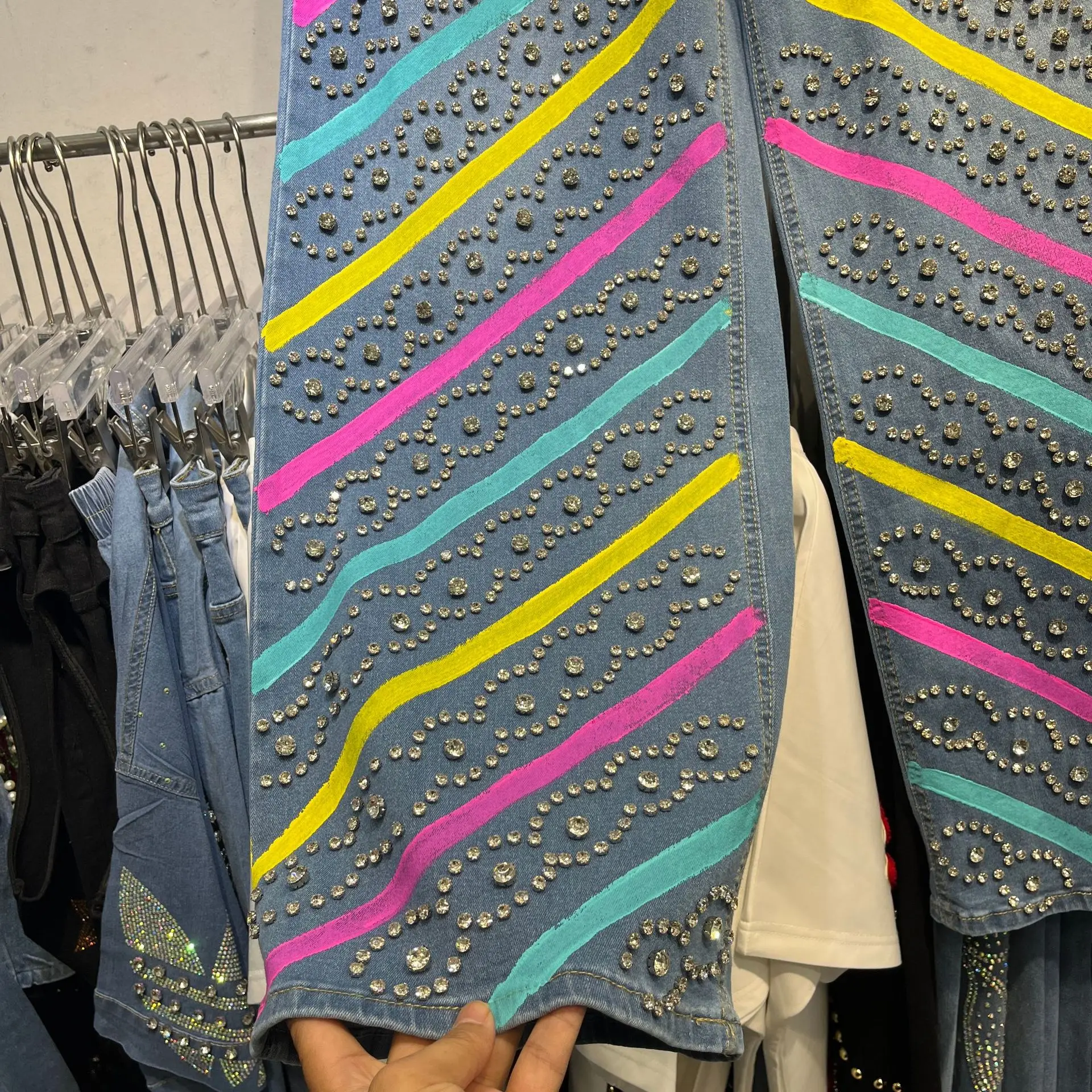 Damskie szerokie spodnie jeansowe w stylu europejskim z kryształkami, blokami kolorów i prostymi nogawkami, wytrzymałe długie spodnie, pantalon damski.