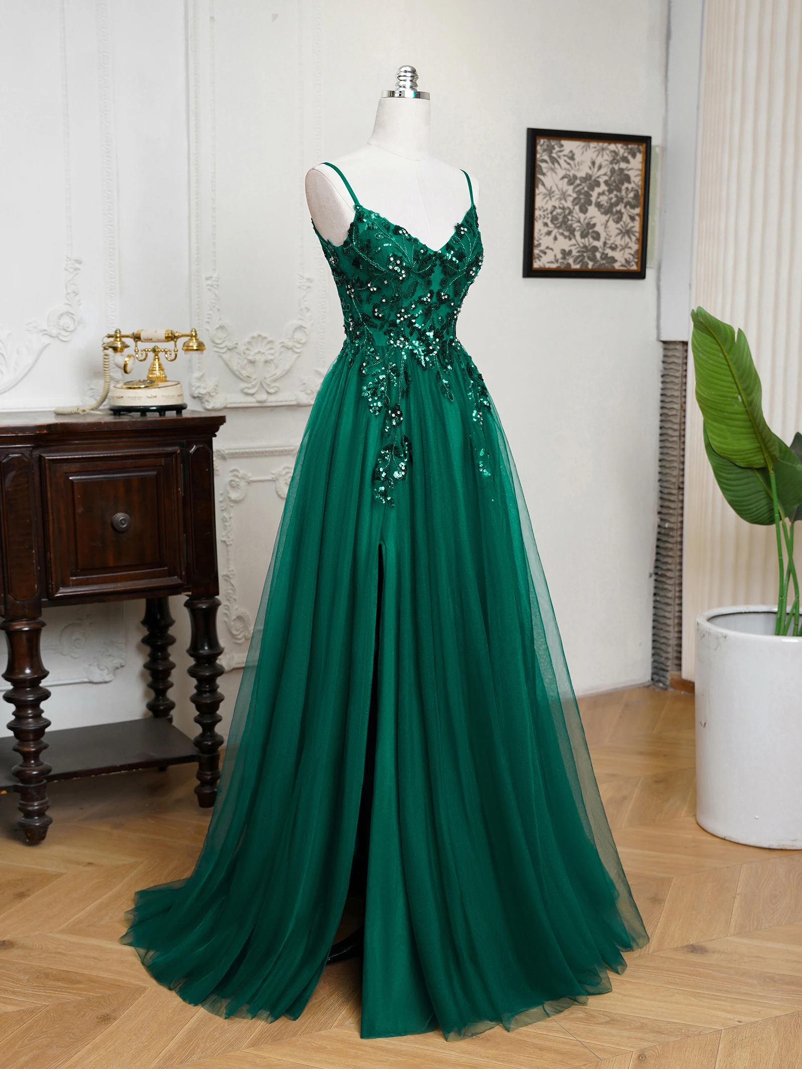 Sexy Maxi Train Evening Dresses Spaghetti Straps V-Neck Sequin Appliques Backless Prom Dress Tulle A-Line High Split Sling Gowns image 4