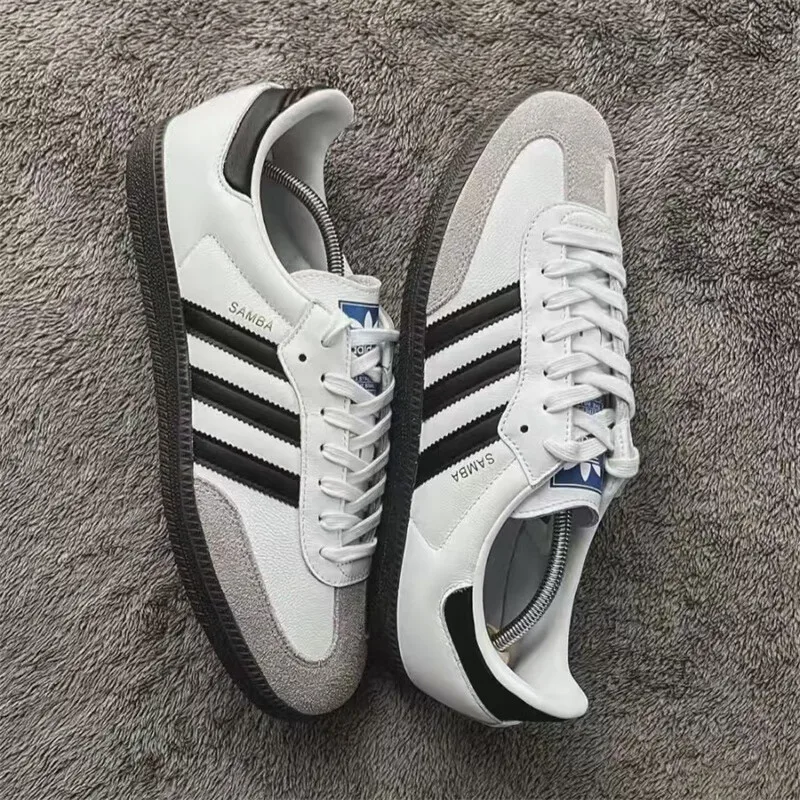 Adidas baru Samba pria dan wanita Sneaker klasik Retro papan sepatu Fashion Sneakers berpori hitam & PUTIH