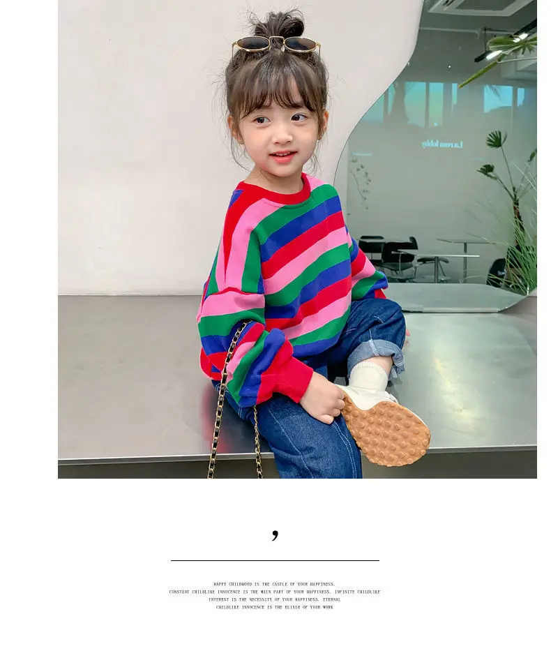 2026 Neuer Frühlings- und Herbststil für 1-8 Jahre alte Mädchen: Gestreifter, modischer, vielseitiger Rundhals-Hoodie mit Regenbogenstreifen – Detail 10
