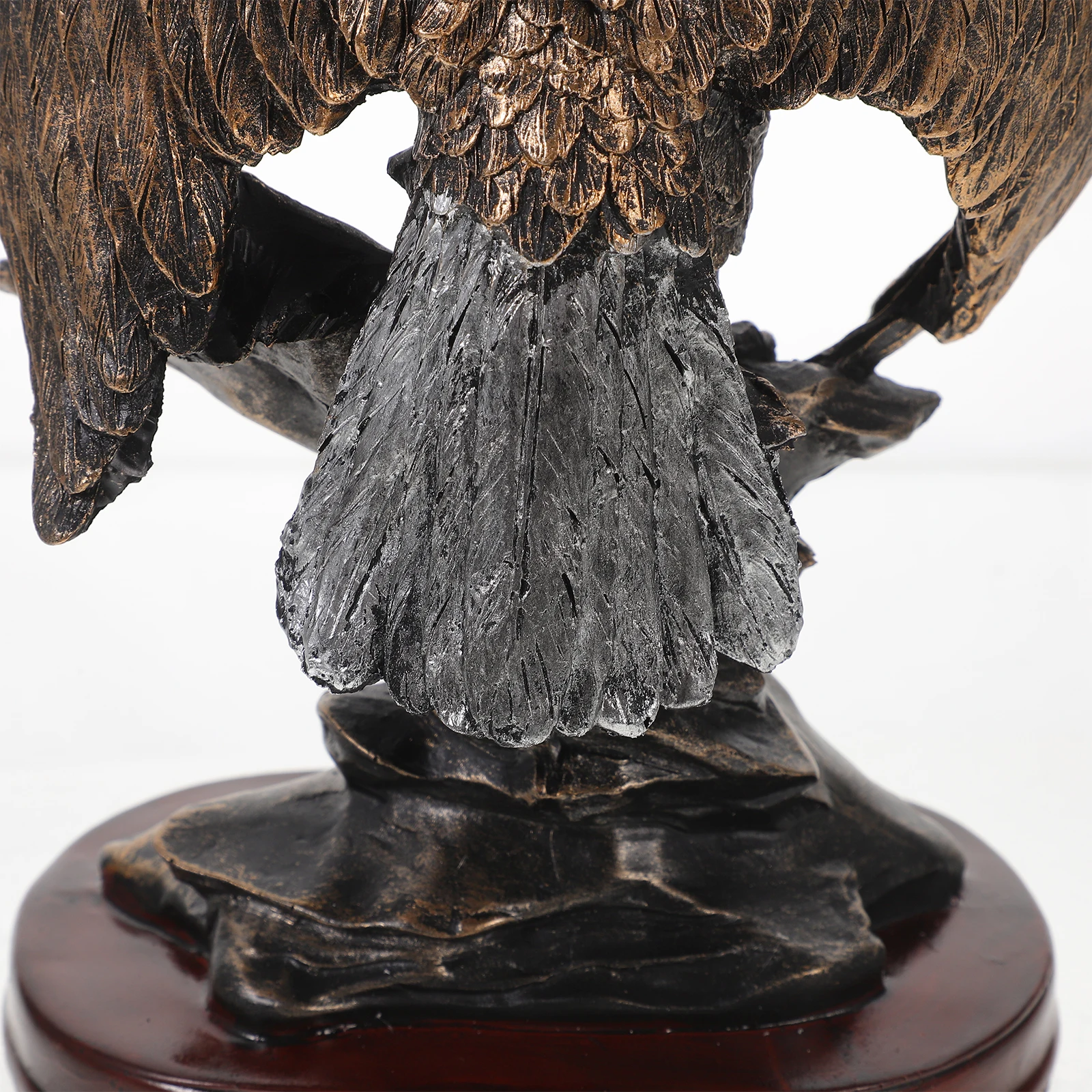 

Статуя орла из смолы, изысканное ремесло, натуральная смоляная скульптура птицы, сад, двор, лужайка, офис, настольное украшение, фигурки орла